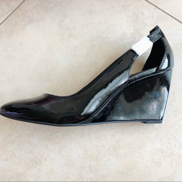 BCBGeneration Blossoms Patent Wedge Pump Black 9M - Picture 6 of 14